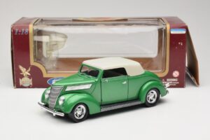 Ford Convertible Green Road Signature 1:18 92239 Diecast - image 8 of 8