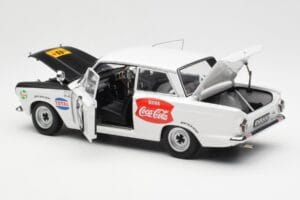 Ford Cortina Mk1 #3 P. Hughes / B. Young African Safari Rally 1964 AUTOart 1:18 86428 Diecast - image 5 of 8