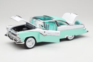 Ford Crown Victoria Seafoam Green & White Road Legends 1:18 92138 Diecast - image 2 of 7