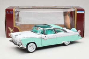 Ford Crown Victoria Seafoam Green & White Road Legends 1:18 92138 Diecast - image 7 of 7