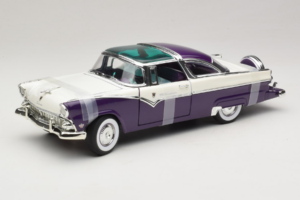 Ford Crown Victoria White Purple Road Signature 1:18 92138-P1 Diecast