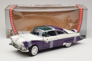 Ford Crown Victoria White Purple Road Signature 1:18 92138-P1 Diecast - image 6 of 6