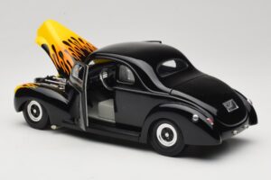 Ford Deluxe Hot Rod Black Universal Hobbies 1:18 6002 Diecast - image 5 of 8