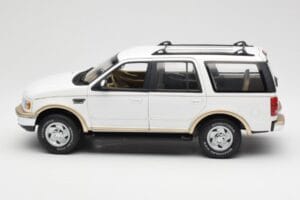 Ford Expedition Eddie Bauer White UT Models 1:18 22712 Diecast - image 4 of 8