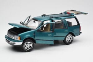 Ford Expedition XLT Green Metallic UT Models 1:18 22717 Diecast - image 2 of 8
