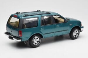 Ford Expedition XLT Green Metallic UT Models 1:18 22717 Diecast - image 3 of 8