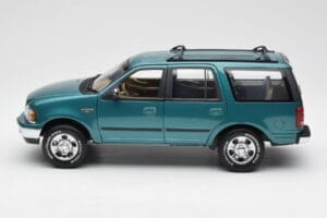 Ford Expedition XLT Green Metallic UT Models 1:18 22717 Diecast - image 4 of 8