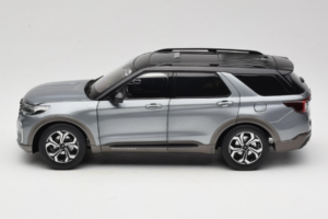Ford Explorer Gray OEM 1:18 FORD2020 Diecast - image 4 of 8