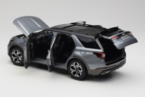 Ford Explorer Gray OEM 1:18 FORD2020 Diecast - image 5 of 8