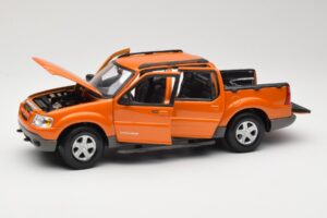 Ford Explorer Sport Trac Orange Maisto 1:18 536891G Diecast - image 2 of 8