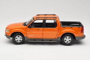 Ford Explorer Sport Trac Orange Maisto 1:18 536891G Diecast - image 4 of 8