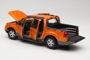 Ford Explorer Sport Trac Orange Maisto 1:18 536891G Diecast - image 5 of 8