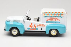 Ford F-1 Howard Johnson's Ice Cream Road Signature 1:18 92229 Diecast - image 3 of 6