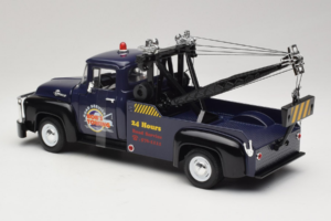 Ford F-100 Tow Truck Bob's Towing Welly 1:18 19834-W Diecast - image 5 of 6