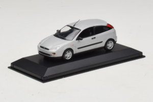 Ford Focus Mk1 3-Door Silver Minichamps 1:43 FOCUS005 Diecast - image 2 of 5