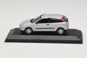 Ford Focus Mk1 3-Door Silver Minichamps 1:43 FOCUS005 Diecast
