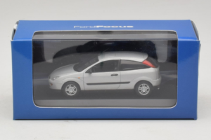 Ford Focus Mk1 3-Door Silver Minichamps 1:43 FOCUS005 Diecast - image 5 of 5