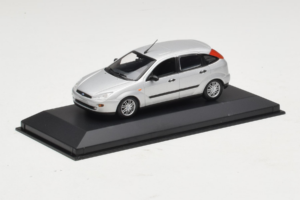 Ford Focus Mk1 Silver Minichamps 1:43 FOCUS006 Diecast - image 2 of 4