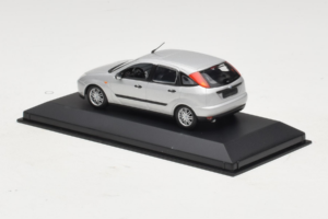 Ford Focus Mk1 Silver Minichamps 1:43 FOCUS006 Diecast - image 3 of 4