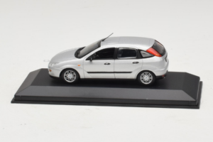 Ford Focus Mk1 Silver Minichamps 1:43 FOCUS006 Diecast