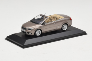 Ford Focus Mk2 CC Grey Minichamps 1:43 FORD005 Diecast - image 2 of 4
