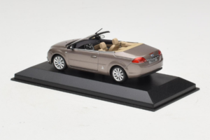 Ford Focus Mk2 CC Grey Minichamps 1:43 FORD005 Diecast - image 3 of 4