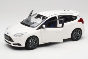 Ford Focus ST Mk2 White Minichamps 1:18 110082004 Diecast - image 2 of 8