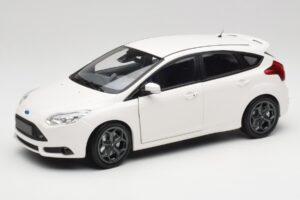 Ford Focus ST Mk2 White Minichamps 1:18 110082004 Diecast