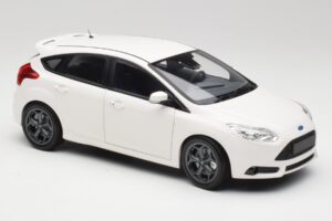 Ford Focus ST Mk2 White Minichamps 1:18 110082004 Diecast - image 6 of 8