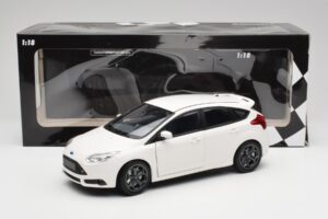 Ford Focus ST Mk2 White Minichamps 1:18 110082004 Diecast - image 8 of 8