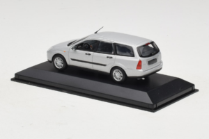 Ford Focus Mk1 Turnier Silver Minichamps 1:43 FOCUS004 Diecast - image 3 of 5