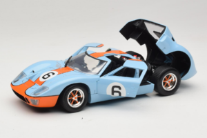 Ford GT40 Gulf #6 J. Ickx / J. Oliver 24 Hours of Le Mans 1969 Eagles Race 1:18 300600 Diecast - image 2 of 8