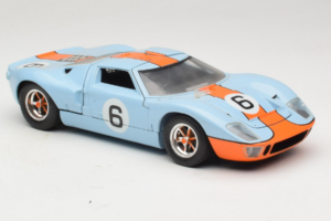 Ford GT40 Gulf #6 J. Ickx / J. Oliver 24 Hours of Le Mans 1969 Revell 1:18 48824 Diecast - image 6 of 8