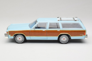 Ford LTD Country Squire Charlie's Angels Movie GreenLight 1:18 19066 Diecast - image 4 of 8