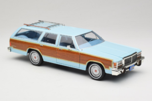 Ford LTD Country Squire Charlie's Angels Movie GreenLight 1:18 19066 Diecast - image 6 of 8