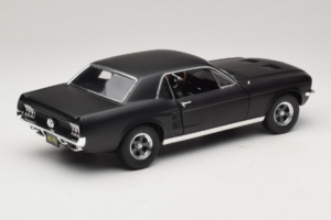 Ford Mustang Creed Movie GreenLight 1:18 13611 Diecast - image 3 of 8