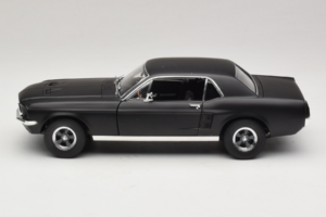 Ford Mustang Creed Movie GreenLight 1:18 13611 Diecast - image 4 of 8