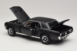 Ford Mustang Creed Movie GreenLight 1:18 13611 Diecast - image 5 of 8