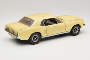 Ford Mustang Coupe Yellow The Walking Dead Greenlight 1:18 12958 Diecast - image 3 of 8
