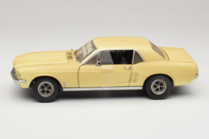 Ford Mustang Coupe Yellow The Walking Dead Greenlight 1:18 12958 Diecast - image 4 of 8