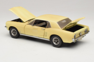 Ford Mustang Coupe Yellow The Walking Dead Greenlight 1:18 12958 Diecast - image 5 of 8