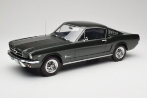 Ford Mustang Fastback Ivy Green Otto 1:12 G079 Resin