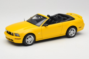 Ford Mustang GT S197 Convertible Screaming Yellow AUTOart 1:18 73062 Diecast