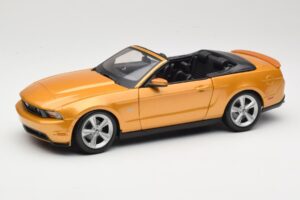 Ford Mustang GT S197 Convertible Gold Maisto 1:18 31158 Diecast
