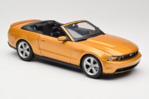 Ford Mustang GT S197 Convertible Gold Maisto 1:18 31158 Diecast - image 5 of 7