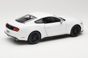 Ford Mustang GT S550 White Maisto 1:18 31197 Diecast - image 3 of 8
