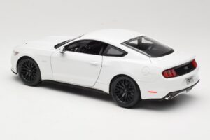 Ford Mustang GT S550 White Maisto 1:18 31197 Diecast - image 7 of 8