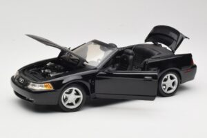 Ford Mustang GT SN95 Convertible Black Maisto 1:18 50328 Diecast - image 2 of 8
