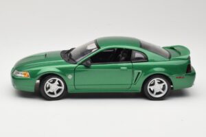 Ford Mustang GT SN95 Green Maisto 1:18 50326 Diecast - image 4 of 8
