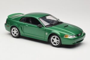 Ford Mustang GT SN95 Green Maisto 1:18 50326 Diecast - image 6 of 8